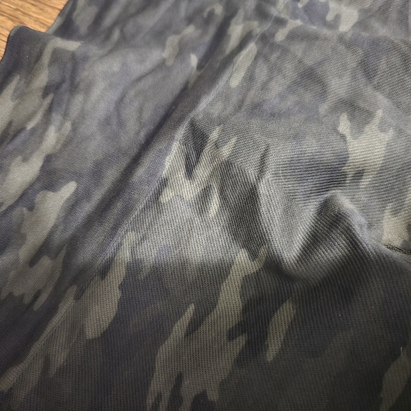 SPANX Look At Me Now Camouflage Leggings - Picture 4 of 7